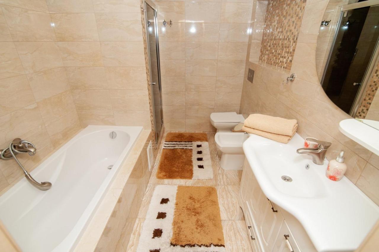 Lia*S Deluxe Apartment In The Center Κισινάου Εξωτερικό φωτογραφία