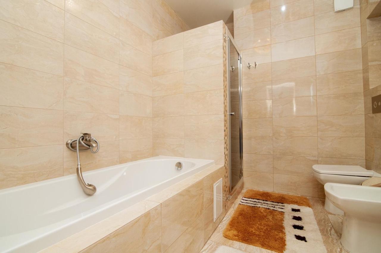 Lia*S Deluxe Apartment In The Center Κισινάου Εξωτερικό φωτογραφία